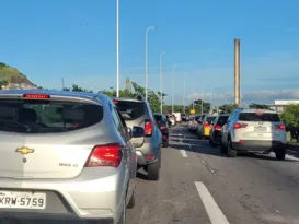 Imagem ilustrativa da imagem Acidente entre veículos complica trânsito na Ponte Rio-Niterói