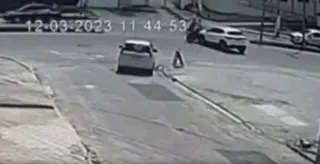 Imagem ilustrativa da imagem Veja o momento em que moto é atingida por carro em Niterói