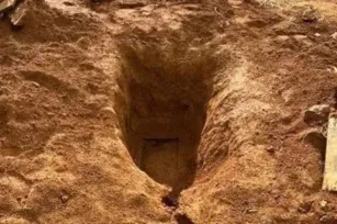 Imagem ilustrativa da imagem Veja como ficou o túmulo do serial killer Lázaro após ataque