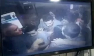Imagem ilustrativa da imagem Elevador lotado despenca e deixa feridos em Maceió; veja o vídeo
