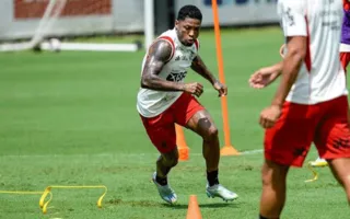 Imagem ilustrativa da imagem Marinho dispensa folga e treina no CT do Flamengo: 'Foco'