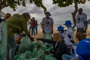 Imagem ilustrativa da imagem Projetos reúnem voluntários para limpeza de praias no Rio