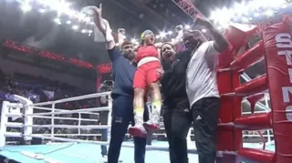 Imagem ilustrativa da imagem Bia Ferreira vence colombiana e se torna bicampeã Mundial de Boxe