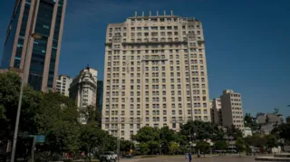 Imagem ilustrativa da imagem Edifício A Noite, na Praça Mauá, é vendido e será moradia ou hotel