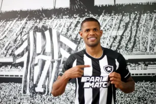 Imagem ilustrativa da imagem Botafogo anuncia retorno do atacante Júnior Santos