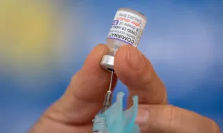 Imagem ilustrativa da imagem Pessoas com comorbidades podem tomar vacina bivalente contra Covid