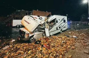 Imagem ilustrativa da imagem Banda brasileira tem carro destruído em tornado nos Estados Unidos