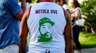 Imagem ilustrativa da imagem 'Covardia', diz amigo de cinegrafista morto a tiros em bar do Rio