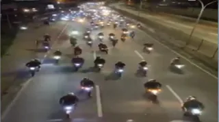 Imagem ilustrativa da imagem 'Rolezinho' na Ponte termina com motos apreendidas