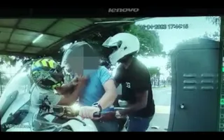 Imagem ilustrativa da imagem Câmeras flagram assalto a motociclista em mercado; vídeo