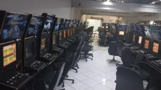 Imagem ilustrativa da imagem PM estoura bingo e apreende 97 máquinas na Zona Sul do Rio