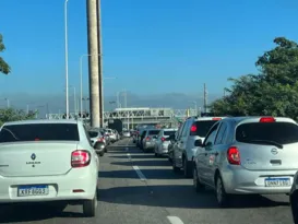 Imagem ilustrativa da imagem Acidente entre carro e moto complica o trânsito na Ponte
