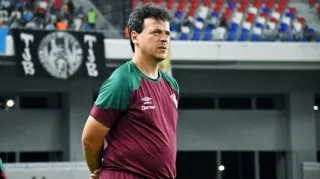 Imagem ilustrativa da imagem Fluminense avança e Diniz mantém postura: 'Sem favoritismo'