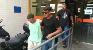 Imagem ilustrativa da imagem Ladrão de celular se passa por policial e é preso na Baixada