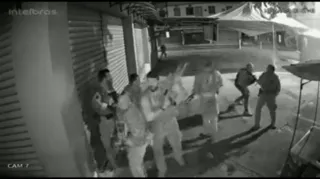 Imagem ilustrativa da imagem Câmera flagra cerco de policiais a ladrões de banco na Ilha