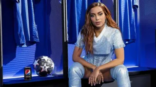 Imagem ilustrativa da imagem Anitta fará show em maior competição de futebol da Europa