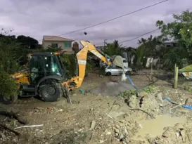 Imagem ilustrativa da imagem Água invade casas na Baixada após rompimento de adutora