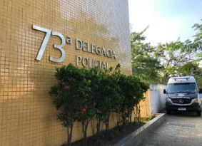 Imagem ilustrativa da imagem Funcionários são presos após falsa queixa de roubo em delegacia de São Gonçalo