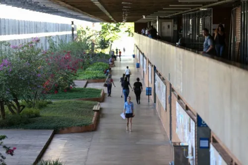 Brasília - Incluída no rodízio de abastecimento do DF, a Universidade de Brasília (UnB) está tomando medidas para reduzir o consumo de água, a instituição chegou a adiar o início das aulas no principal campus da instituição em função do racionamento (Fabio Rodrigues Pozzebom/Agência Brasil)