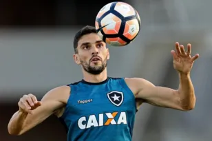 Imagem ilustrativa da imagem Pimpão vira desfalque por dois meses no Botafogo
