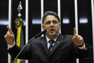 Imagem ilustrativa da imagem Ex-governador Garotinho diz que é vítima de perseguição