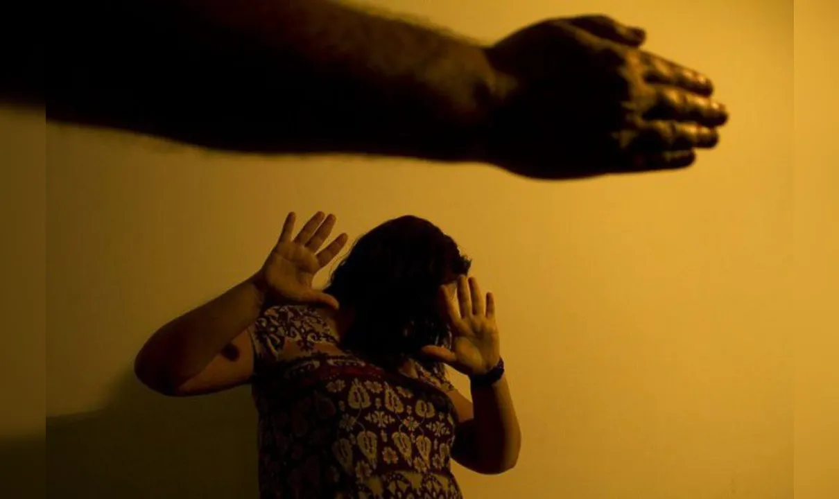Imagem ilustrativa da imagem Rio cria Auxílio Passagem para mulher em situação de violência doméstica