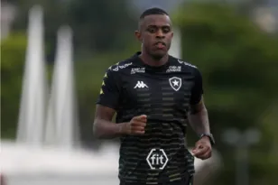 Imagem ilustrativa da imagem Marcelo Benevenuto deve retornar pelo Botafogo contra o Corinthians