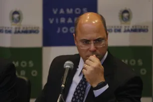 Imagem ilustrativa da imagem "Acredito em sabotagem", diz Witzel sobre água contaminada