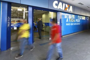 Imagem ilustrativa da imagem Caixa paga auxílio para beneficiários do Bolsa Família