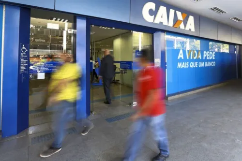 Caixa Econômica Federal inicia hoje (13) a liberação do saque de até R$ 500 em contas do Fundo de Garantia do Tempo de Serviço (FGTS).