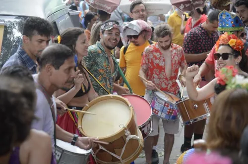 Blocos fazem a abertura não oficial do carnaval de rua no centro do Rio de Janeiro