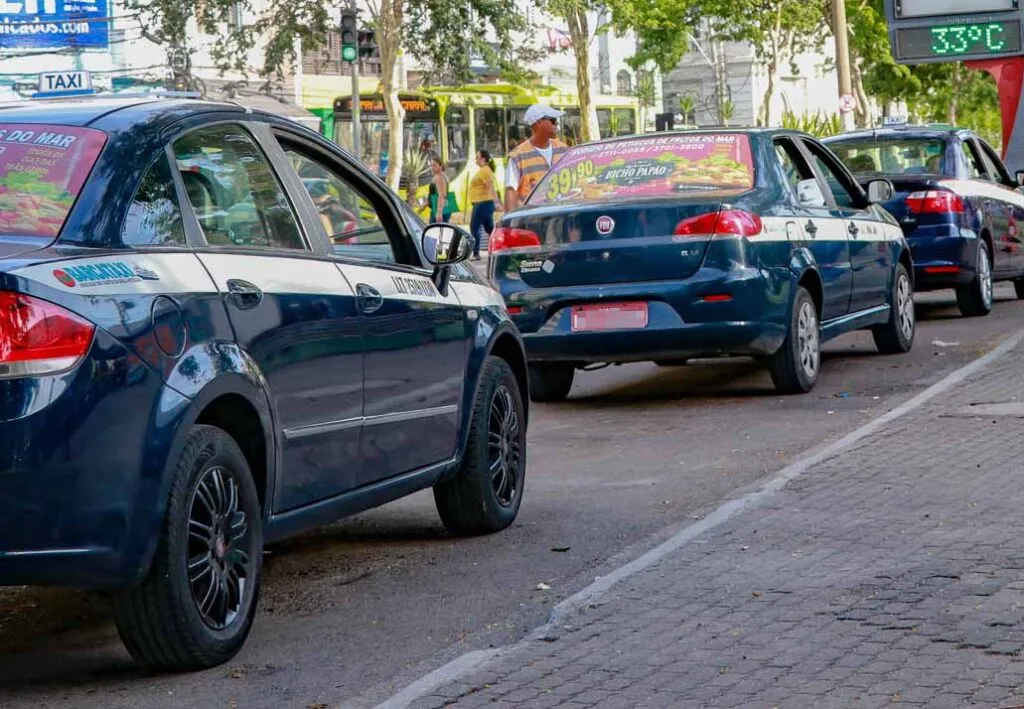 Imagem ilustrativa da imagem Agora é lei: táxis de Niterói deverão ter outra cor