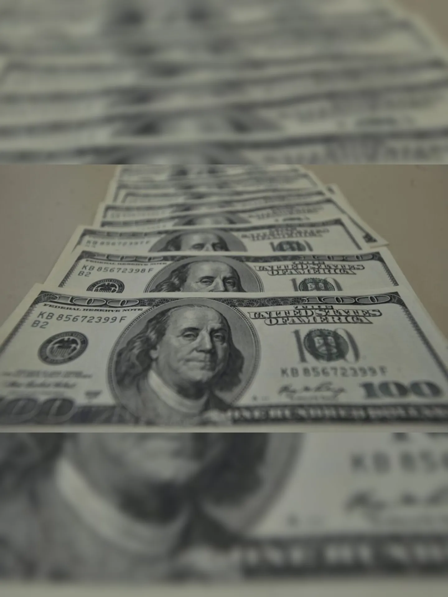 Imagem ilustrativa da imagem Dólar bate novo recorde e fecha em R$ 5,84 nesta quinta