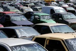 Imagem ilustrativa da imagem Bolsonaro veta repasses de leilões de carros para a segurança dos estados