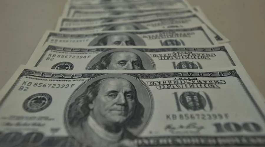 Imagem ilustrativa da imagem Dólar bate novo recorde e ultrapassa R$ 5,32