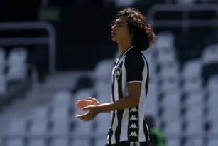 Imagem ilustrativa da imagem Jovem de 16 anos será titular do Botafogo contra o Atlético-GO