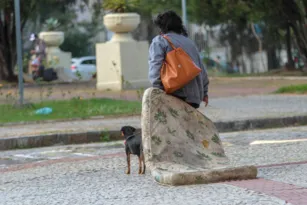Imagem ilustrativa da imagem Moradores de rua se espalham por Niterói e colocam autoridades em alerta