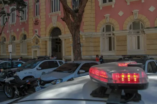 Imagem ilustrativa da imagem Dupla assalta e faz motorista refém em ação de São Gonçalo a Niterói