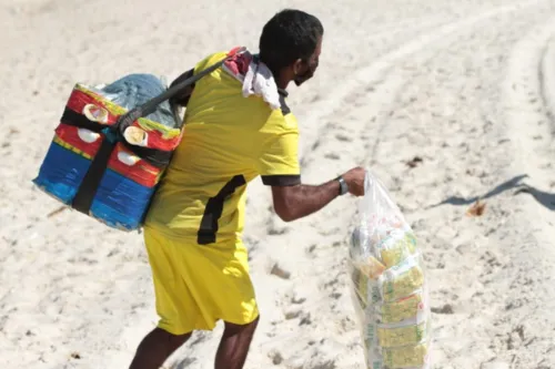 Imagem ilustrativa da imagem Barraqueiros de praia irão receber parcela extra do auxílio carioca