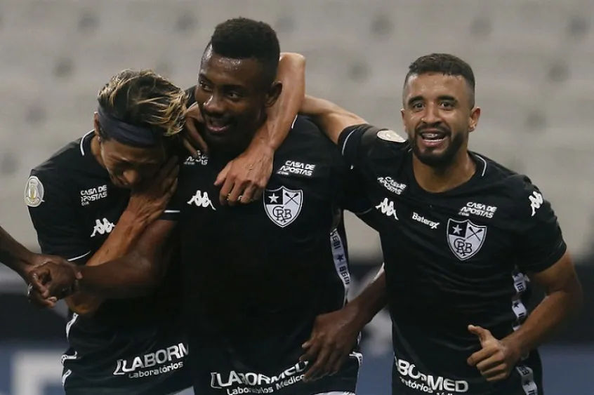 Imagem ilustrativa da imagem Corinthians e Botafogo empatam com gol de Kalou