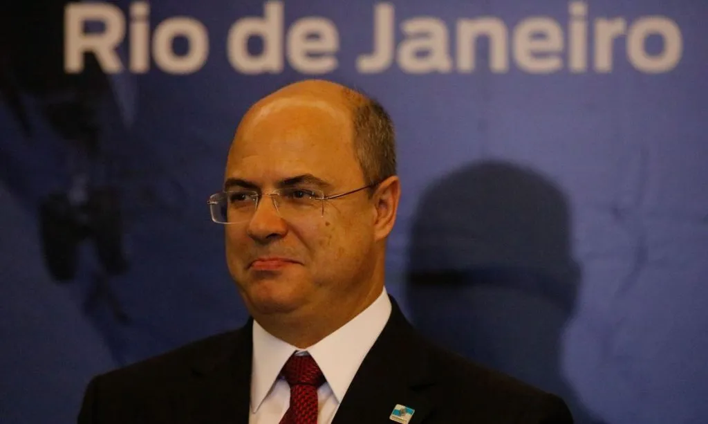 O governador Wilson Witzel assina decreto de redução do ICMS/QAV (querosene de aviação), mediante ampliação da oferta de assentos das cias aéreas, para atrair mais voos para o Rio de Janeiro, no Palácio Guanabara