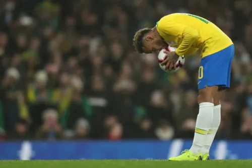 Londres 16 11 2-18- Seleção Brasileira vence o Uruguai em jogo amistoso com gol de Neymar Jr  no Estádio do Arsenal. Lucas Figueiredo/CBF