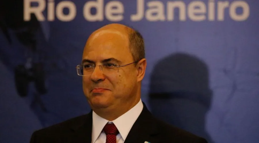 O governador Wilson Witzel assina decreto de redução do ICMS/QAV (querosene de aviação), mediante ampliação da oferta de assentos das cias aéreas, para atrair mais voos para o Rio de Janeiro, no Palácio Guanabara