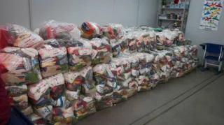 Imagem ilustrativa da imagem Mais de 300 cestas básicas distribuídas em Maricá