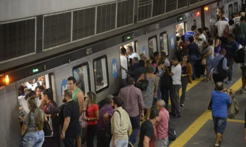 Plataforma de embarque da estação Central do Metrô Rio, no centro da cidade.