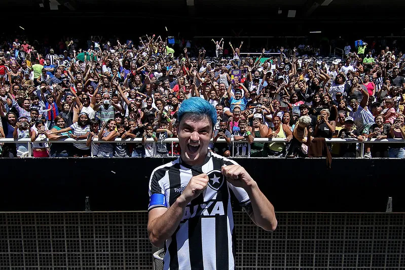 Imagem ilustrativa da imagem Ex-patrocinador, Felipe Neto posta mensagem enigmática sobre Botafogo