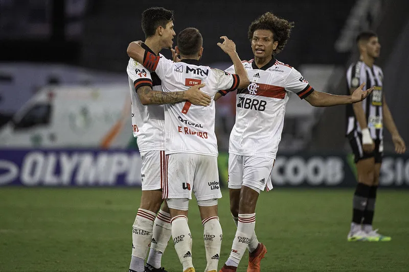 Imagem ilustrativa da imagem Flamengo comunica lesão de jogador titular