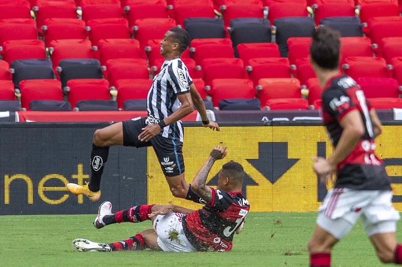 Imagem ilustrativa da imagem Zagueiro do Flamengo na mira de clube italiano