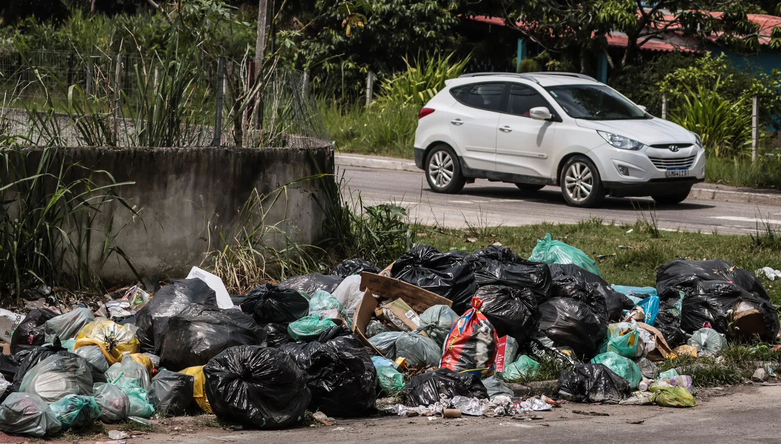 Imagem ilustrativa da imagem Moradores de Itaipuaçu denunciam coleta de lixo irregular