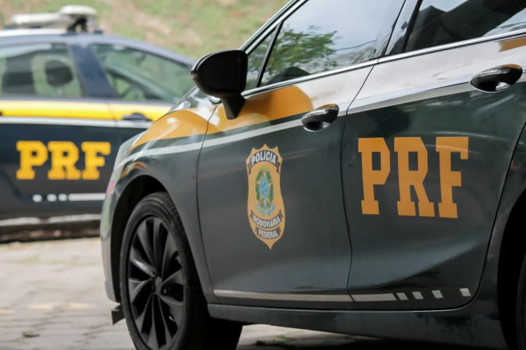 Imagem ilustrativa da imagem PRF recupera carro roubado e clonado na BR-101 em Niterói